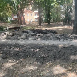 Megújul a járda és a park egy része a Gyenes utcánál